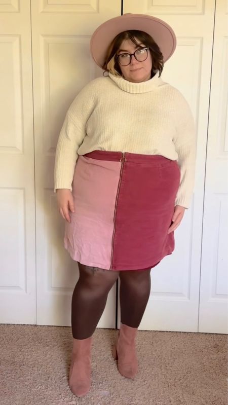 Plus size white and pink fall autumn outfit 

#LTKstyletip #LTKSeasonal #LTKplussize
