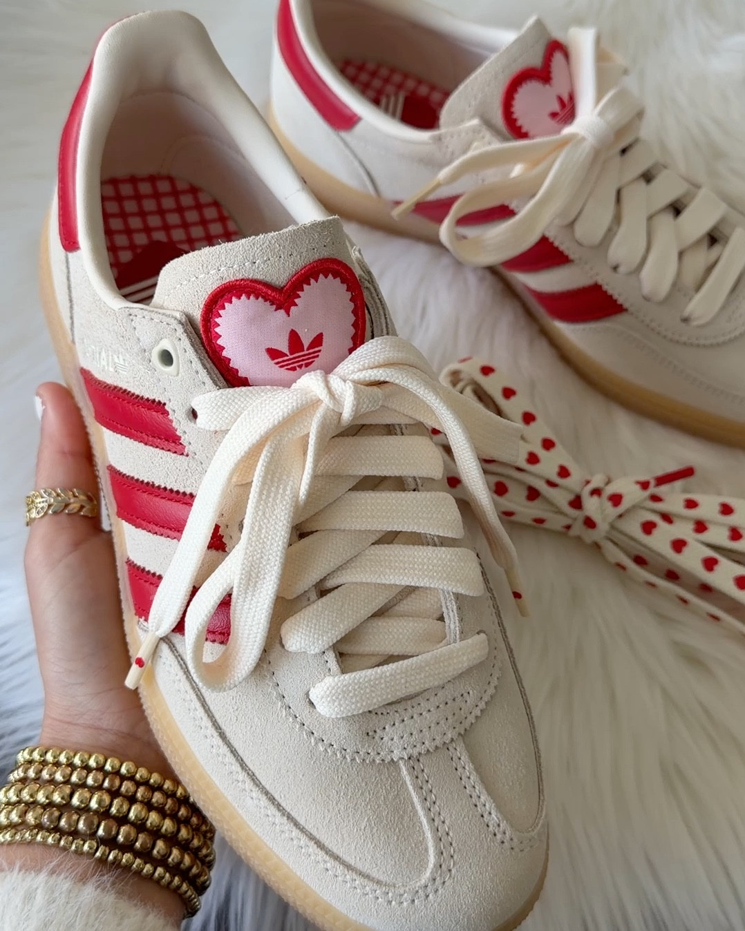 Fully in stock in kids sizes. Added the size conversion chart on the second frame 