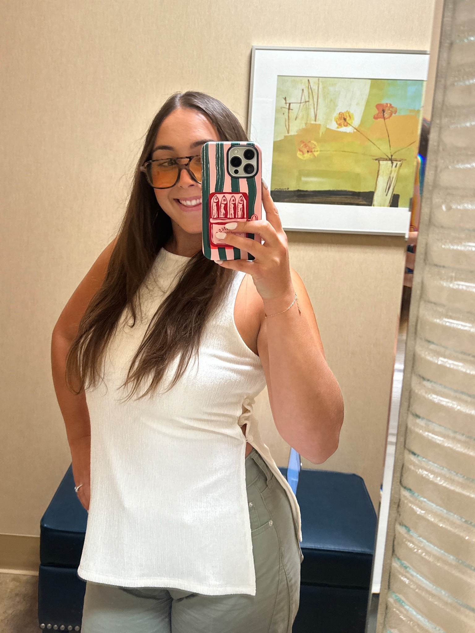 My favorite barrel pants are on sale, they also come in tan!! They are so comfy. 

Also love my new phone case 🎏

Pants: 29 / 8 R
Top: M


#LTKStyleTip #LTKU