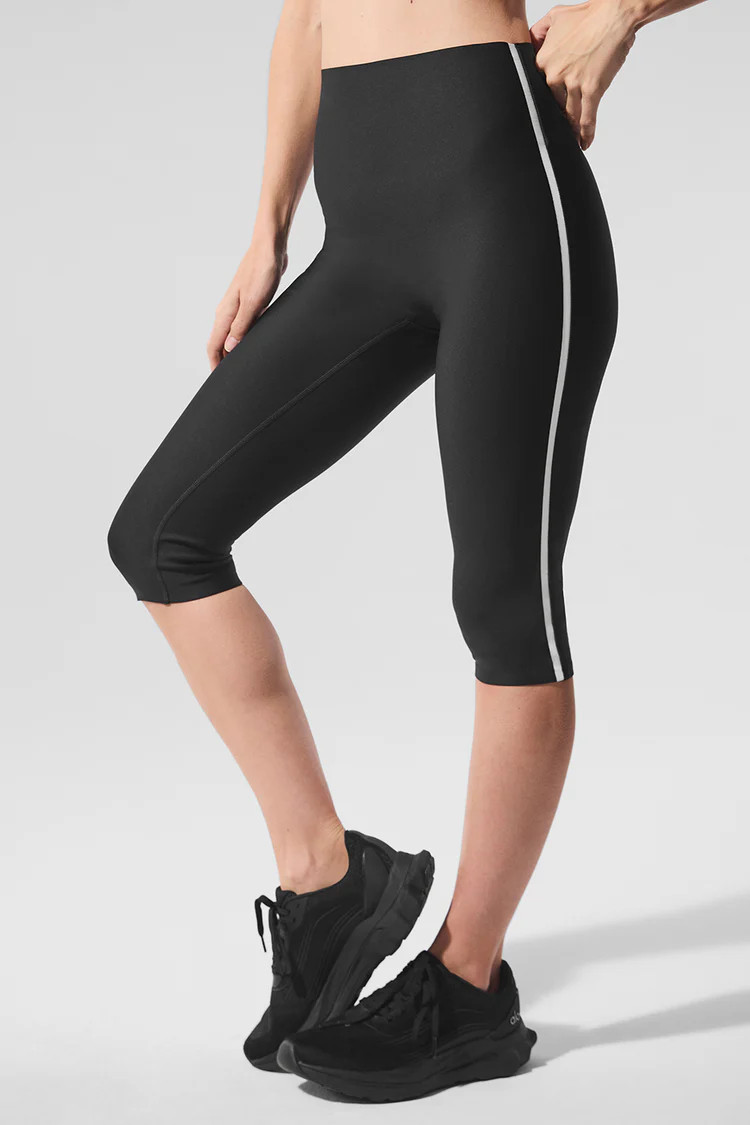 Airlift High-Waist Super Sleek Contrast Capri | Alo Yoga (US)