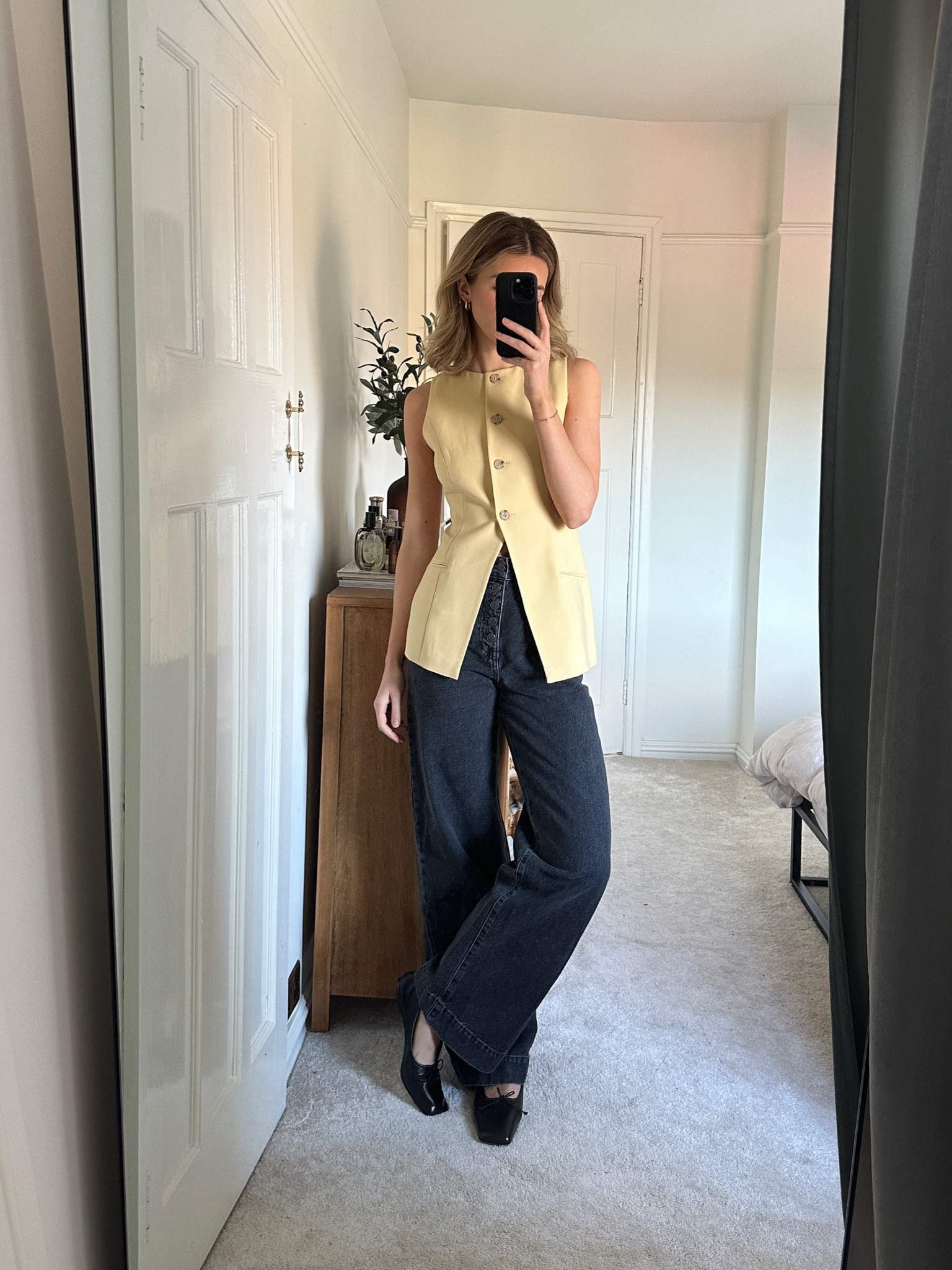 Aligne, Madewell, Mango, ASOS, Waistcoat, Wide Leg Jeans, Ballet Flats, Ballerina Flats, Long Black Coat, Wool coat, Topshop, COS, Arket 



#LTKeurope #LTKstyletip #LTKSeasonal
