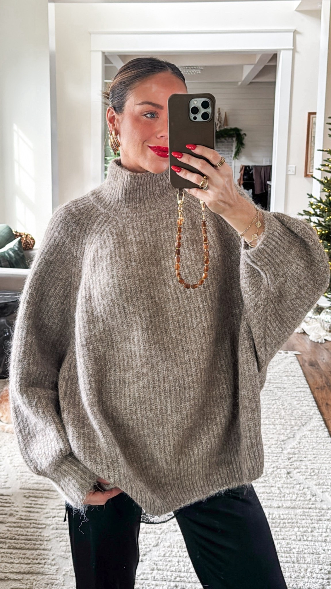 The PERFECT cozy oversized sweater in XS/S

#LTKGiftGuide #LTKCyberWeek #LTKHoliday