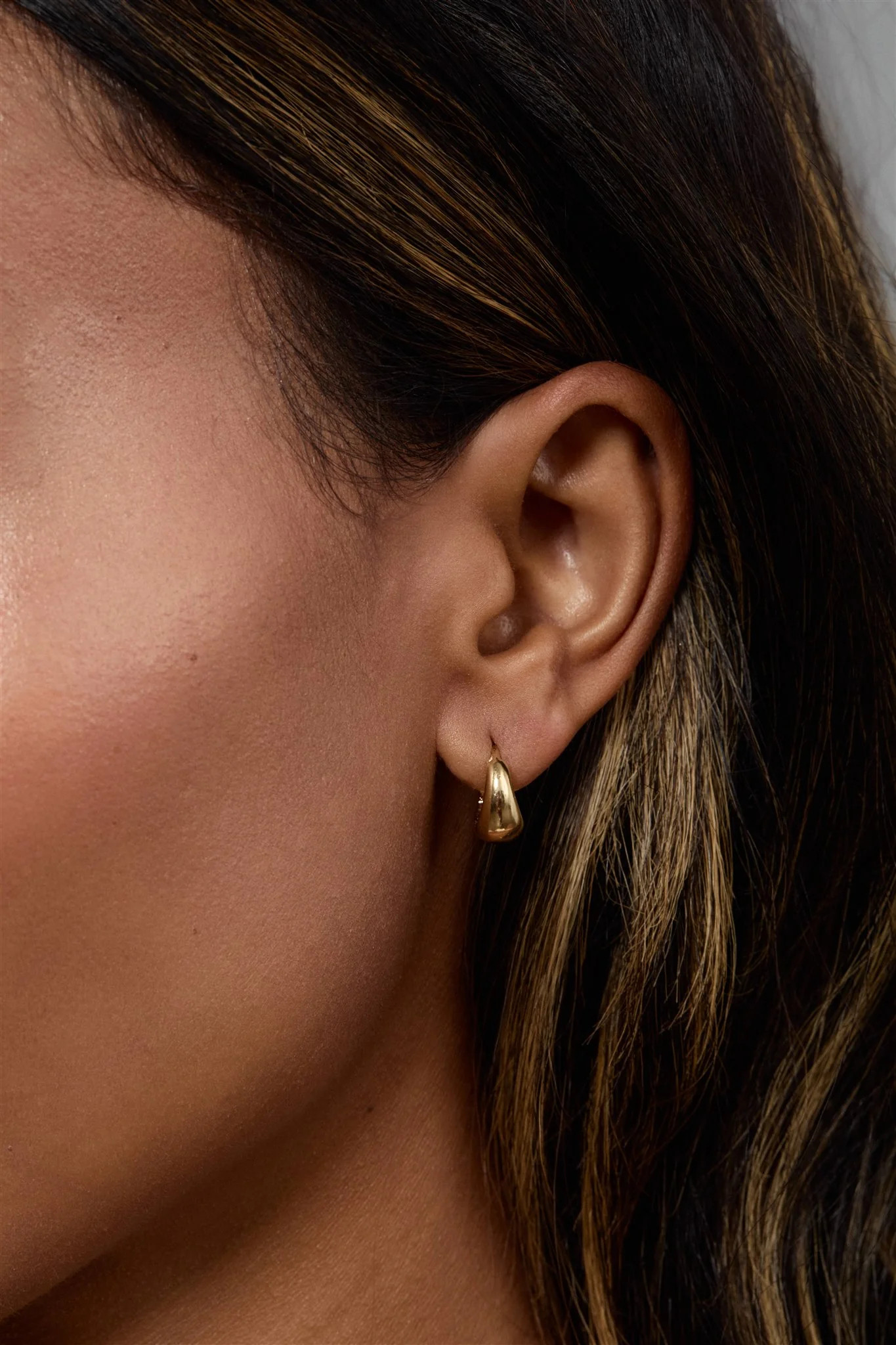 The First Layer - Aneesa Hoops | Set & Stones