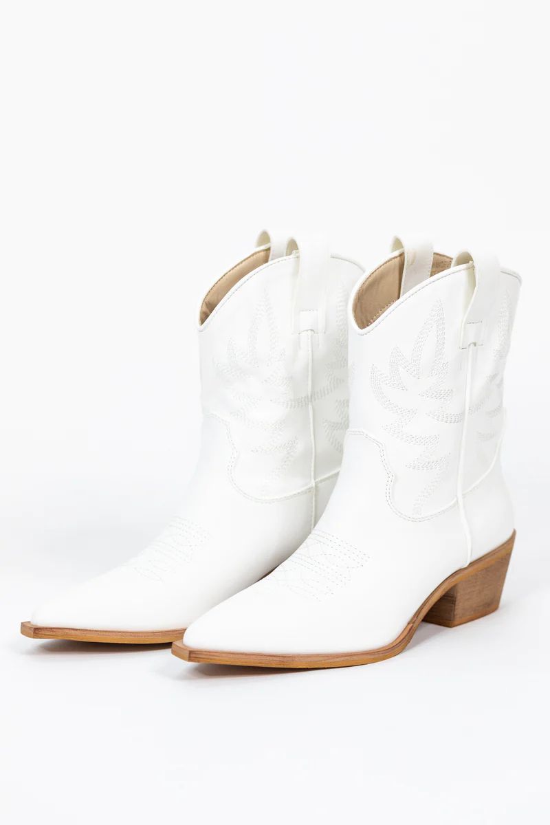 Kinsey Booties- White | Avara