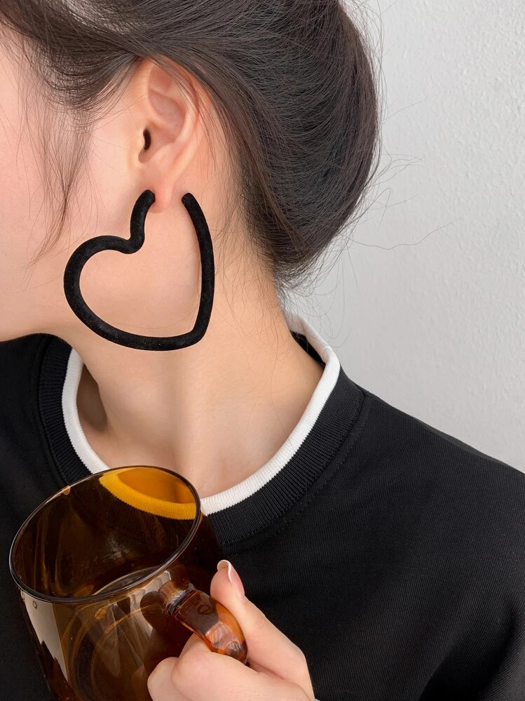 Pendientes de aro abierto con adorno de corazón | SHEIN