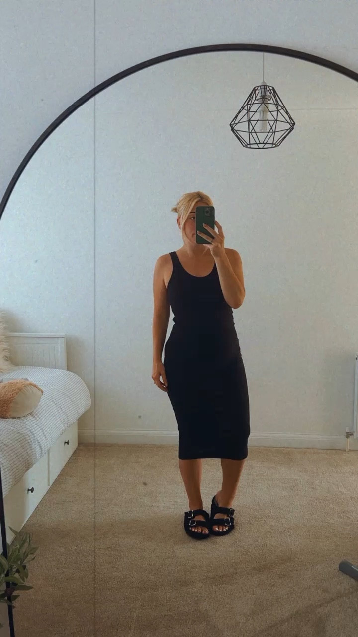 Blacked ribbed dress fitting my bump and body perfectly! Size M - perfect fit.

#LTKcurves #LTKbump #LTKfit