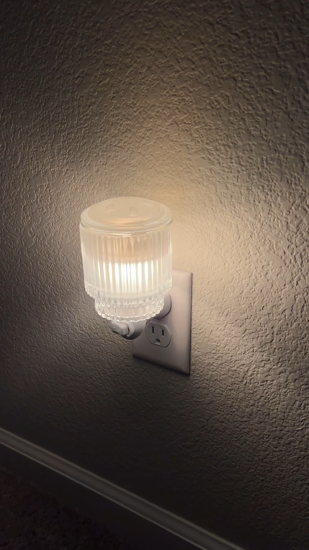 The chicest plug-in wax warmer, the light is so pretty and cozy 

#LTKHome #LTKFindsUnder50 #LTKSeasonal