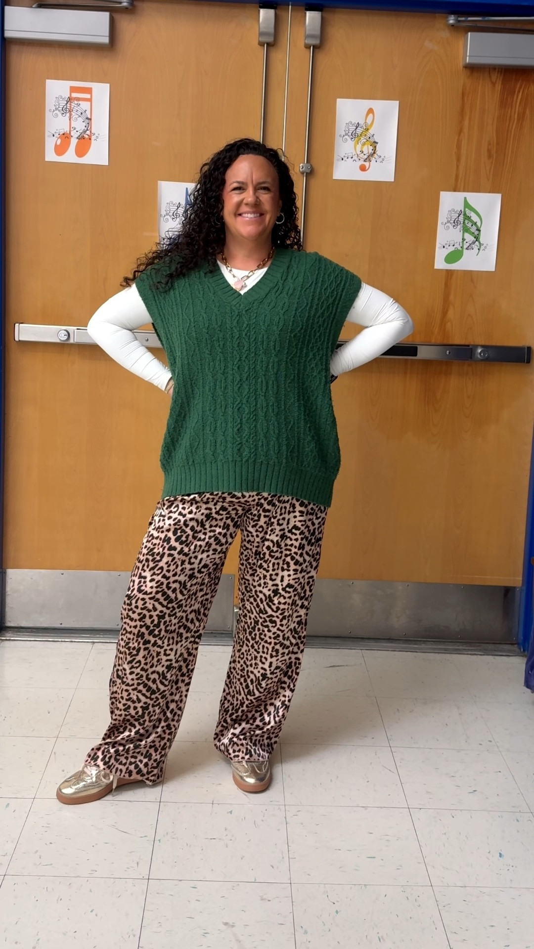 I’m 5’4, 172lbs
Tshirt: L
Sweater Vest: L
Pants: L
Shoes: TTS

#LTKMidsize #LTKWorkwear #LTKPetite