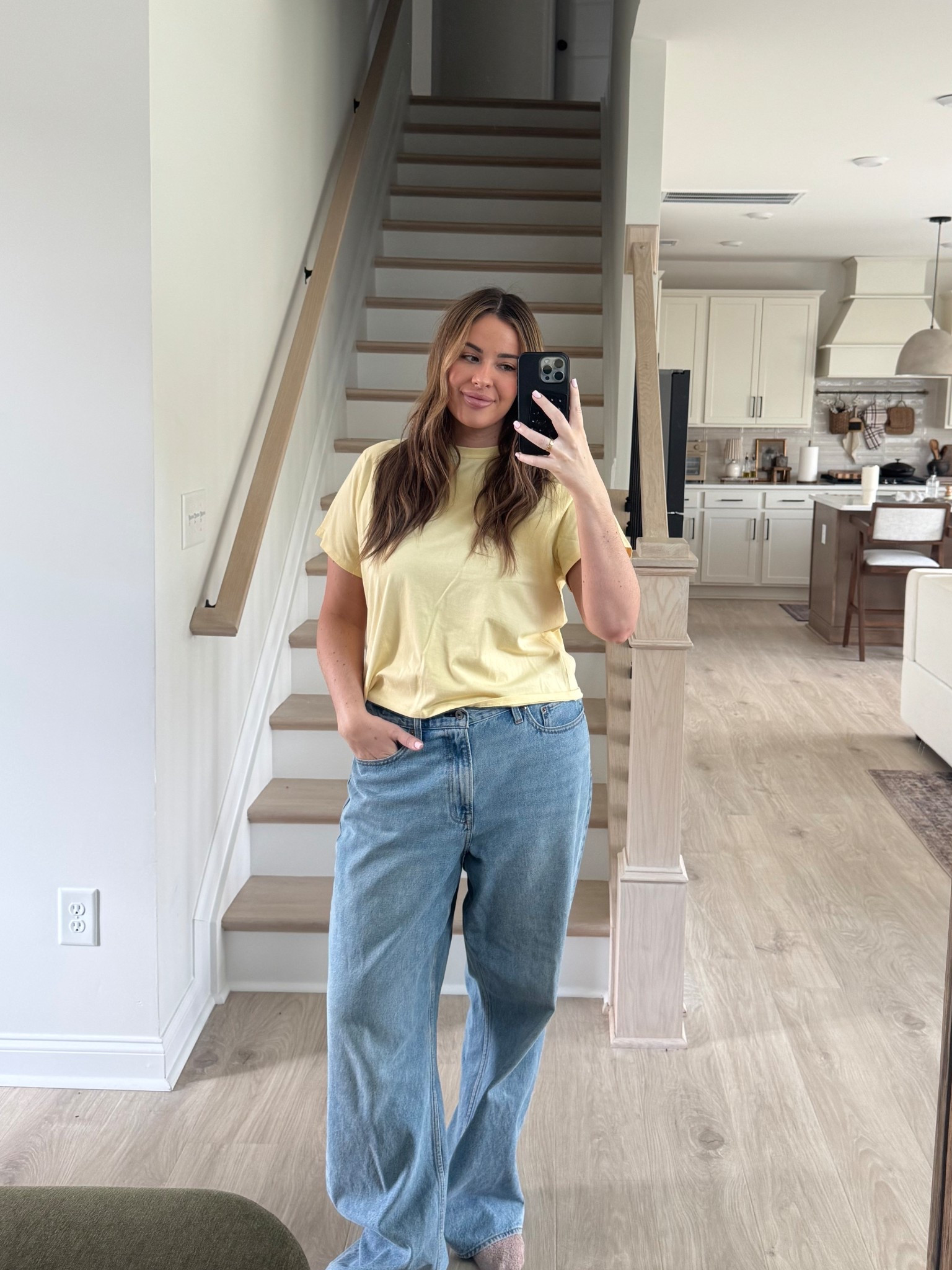 Abercrombie spring 💛 wearing XL tee and 32 long denim @abercrombie 