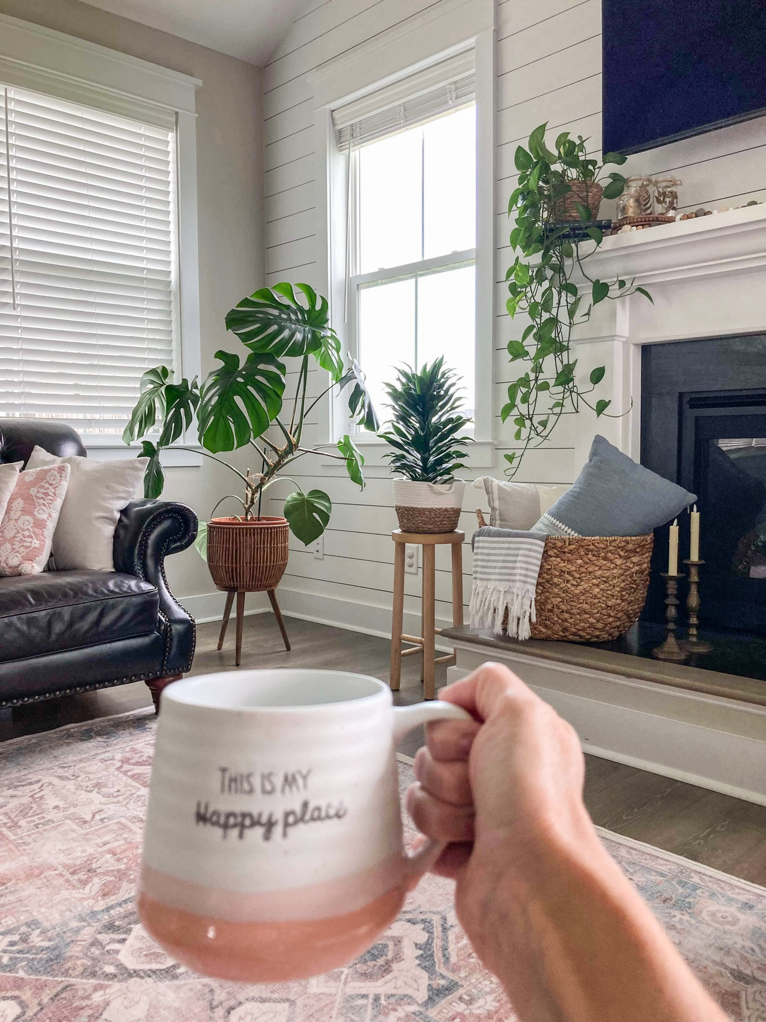 Happy weekend from my favorite little corner of the house. This plant stand is still in stock and there are a few left!
