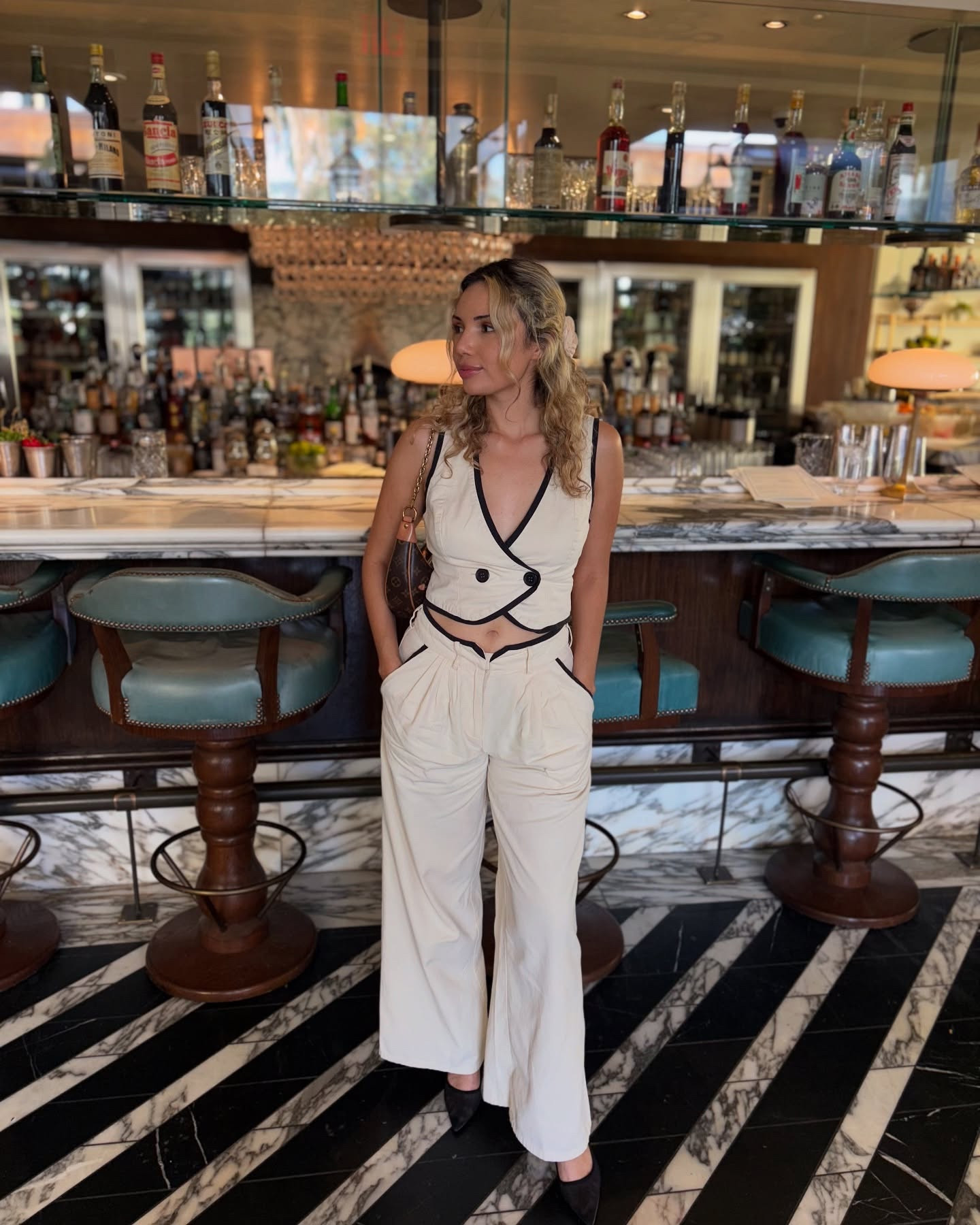 Business set, white and black pant set, business chic outfit .
.
.
.
.
#outfitinspo #buisnesslook #ootd #styleinspo #classyoutfit #twopiecesets #fashionstyle

#LTKStyleTip