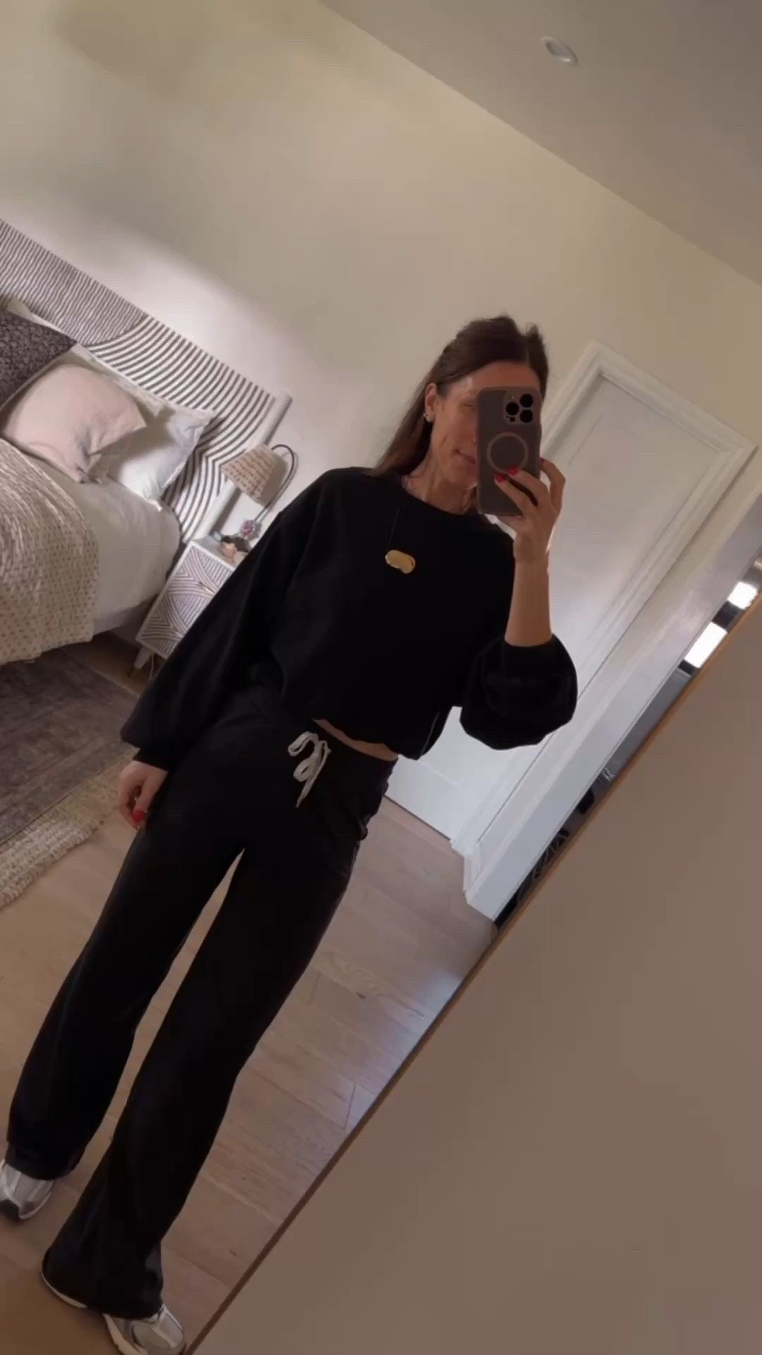 Love this bubble hem sweatshirt from @vuoriclothing 
So soft on the inside and I’ve been wearing it non-stop the past few weeks 
Elevated a basic sweatshirt 
Tts 
#vuoripartner 

#LTKOver40 #LTKPetite