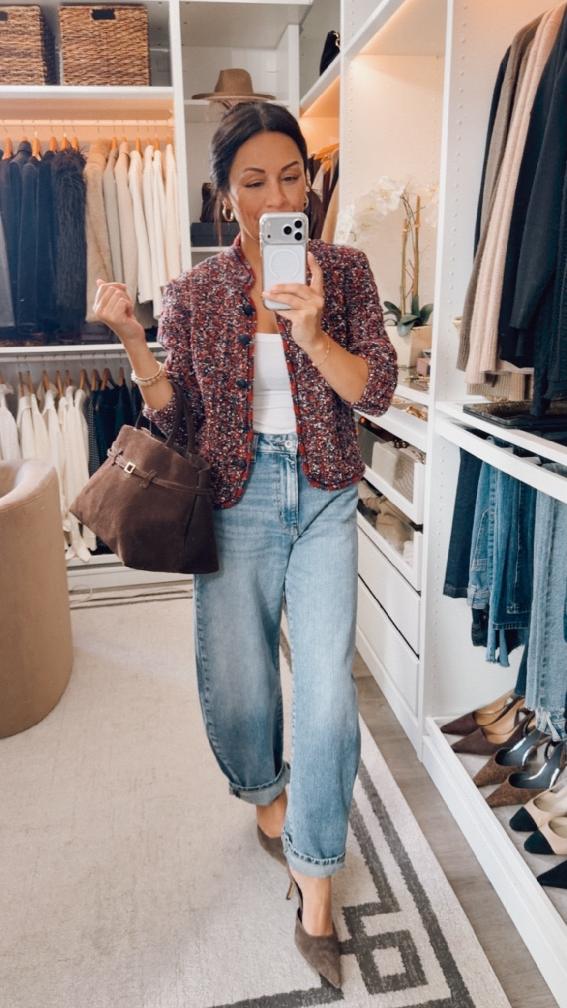 Cardigan is amazing 🍂 more of a sweater than a traditional knit cardigan. Fits TTS