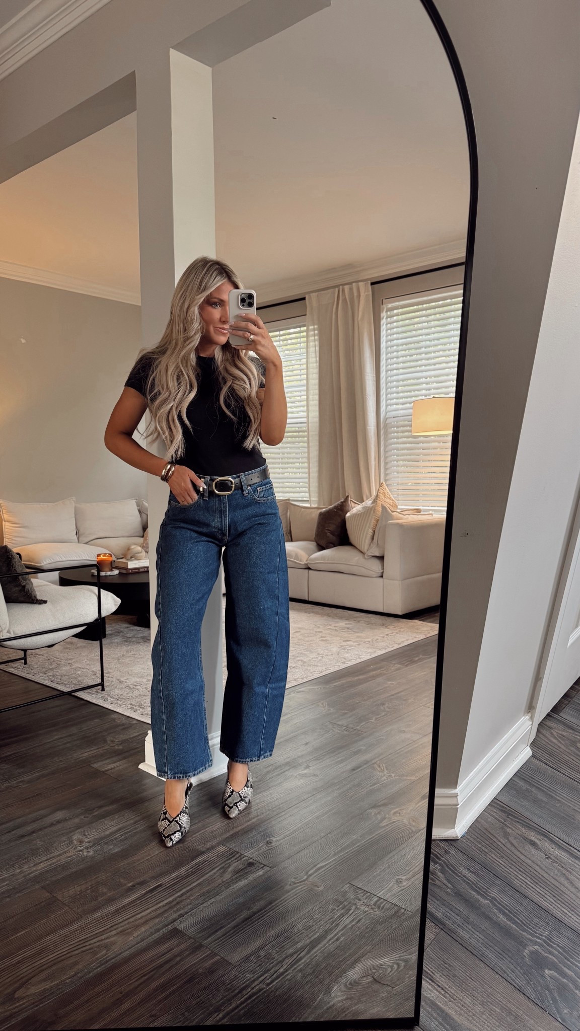 Last weeks outfit round up: these jeans and t shirt have been on rotation!! I love them! The combo is so easy. 

#LTKStyleTip #LTKFindsUnder100 #LTKSeasonal