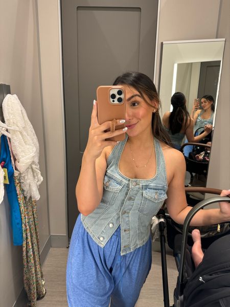 How cute is this denim top!? Wearing a small but would do a medium because im breastfeeding and its more comfy! 

#LTKFindsUnder100 #LTKFindsUnder50