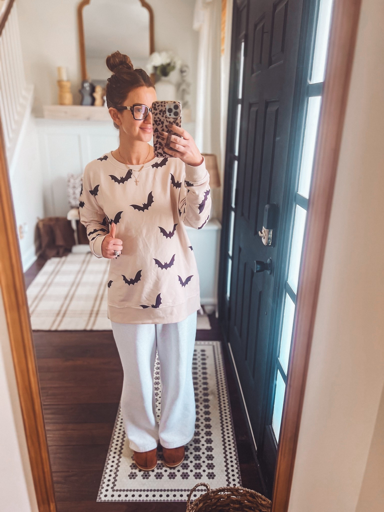 Tan beige halloween womens bat sweatshirt-medium 
Womens comfy fuzzy slipppers 