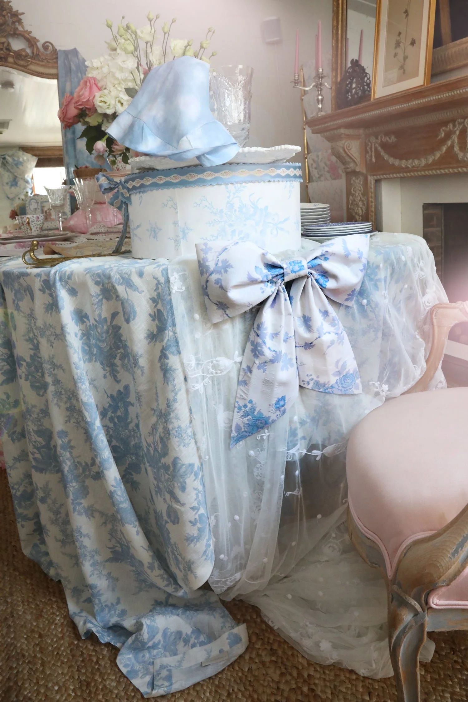 Garden Of Versailles Linen Tablecloth | LOVESHACKFANCY