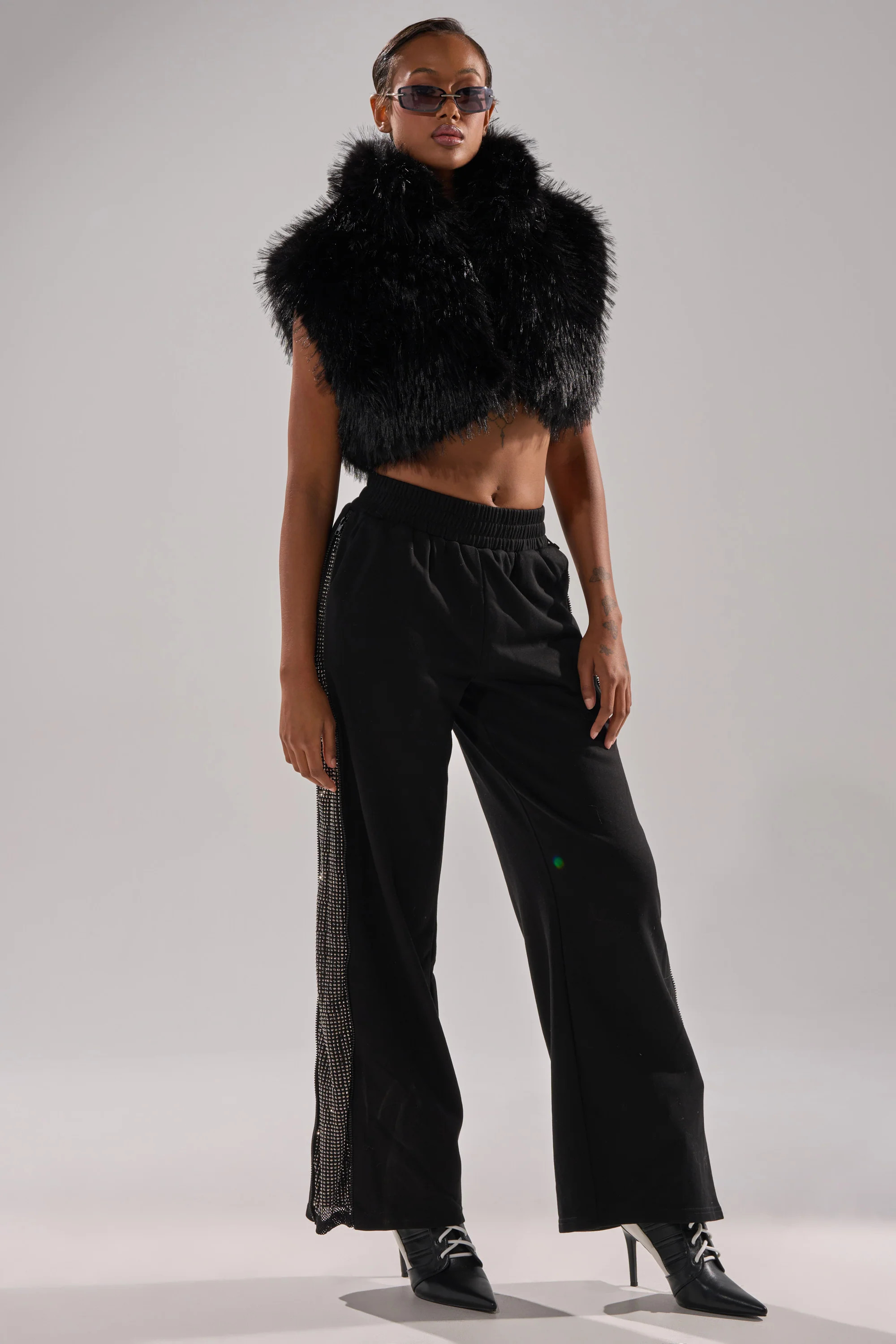 AKIRA Open Up Wide Leg Jogger Pants With Rhinestone | Black | Size Large | AKIRA