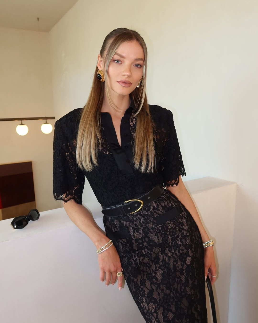 Little Helsa moment 🖤

#LTKItBag #LTKShoeCrush #LTKStyleTip