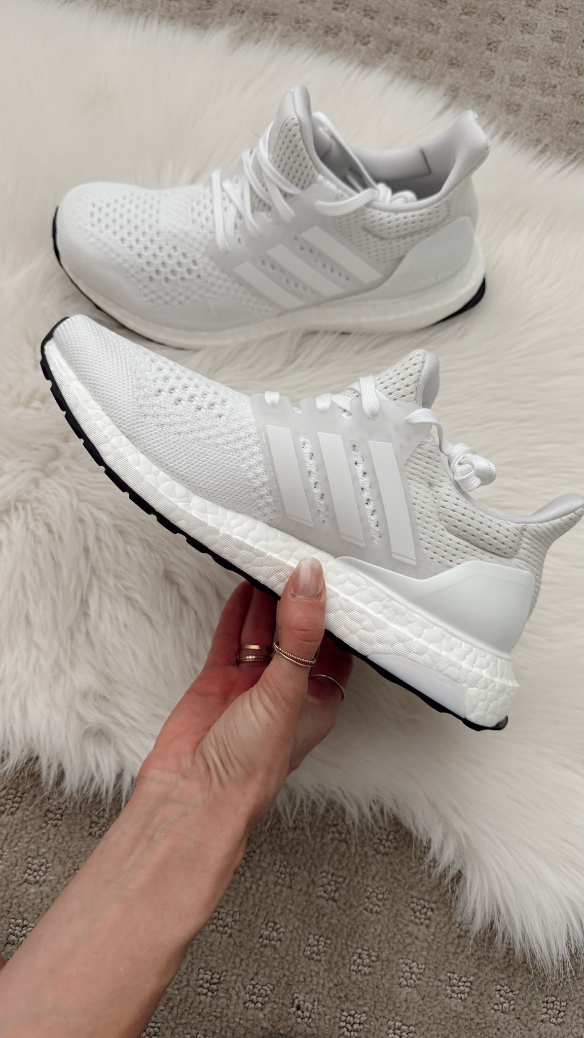 ☁️ comfortable 
☁️ viral 
☁️ versatile 


Perfect athliesure shoe for working out // street wear

#LTKShoeCrush #LTKTravel #LTKStyleTip