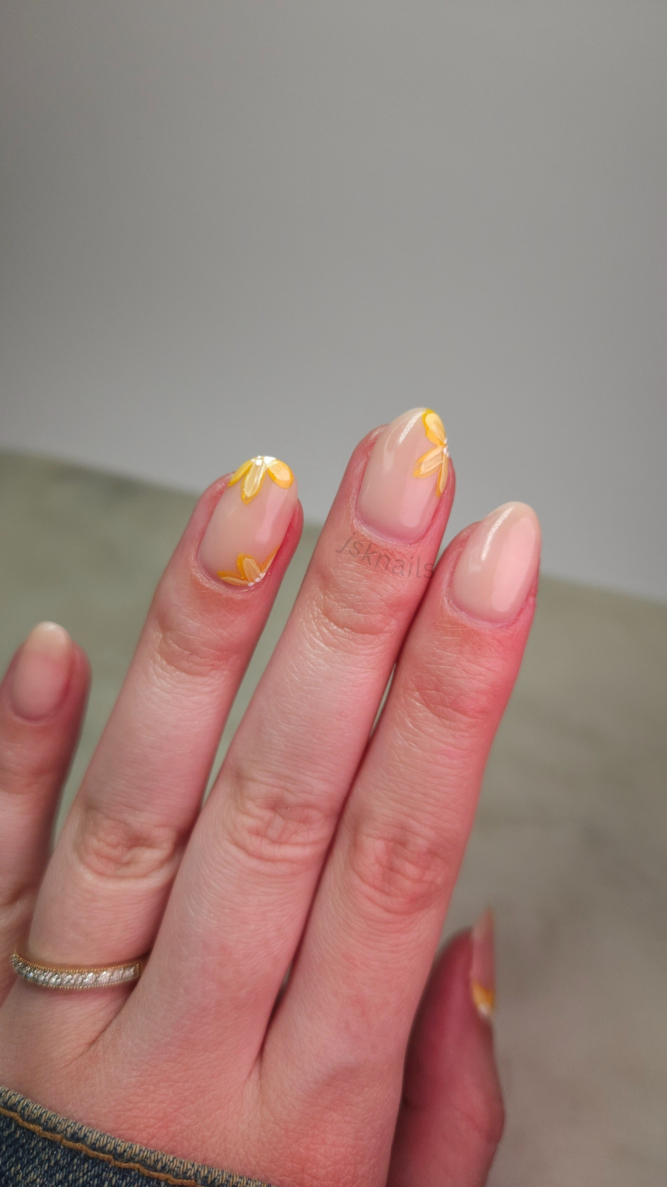 Yellow spring flower nails 🌼 #nailinspo #nails 

#LTKstyletip #LTKbeauty #LTKGiftGuide