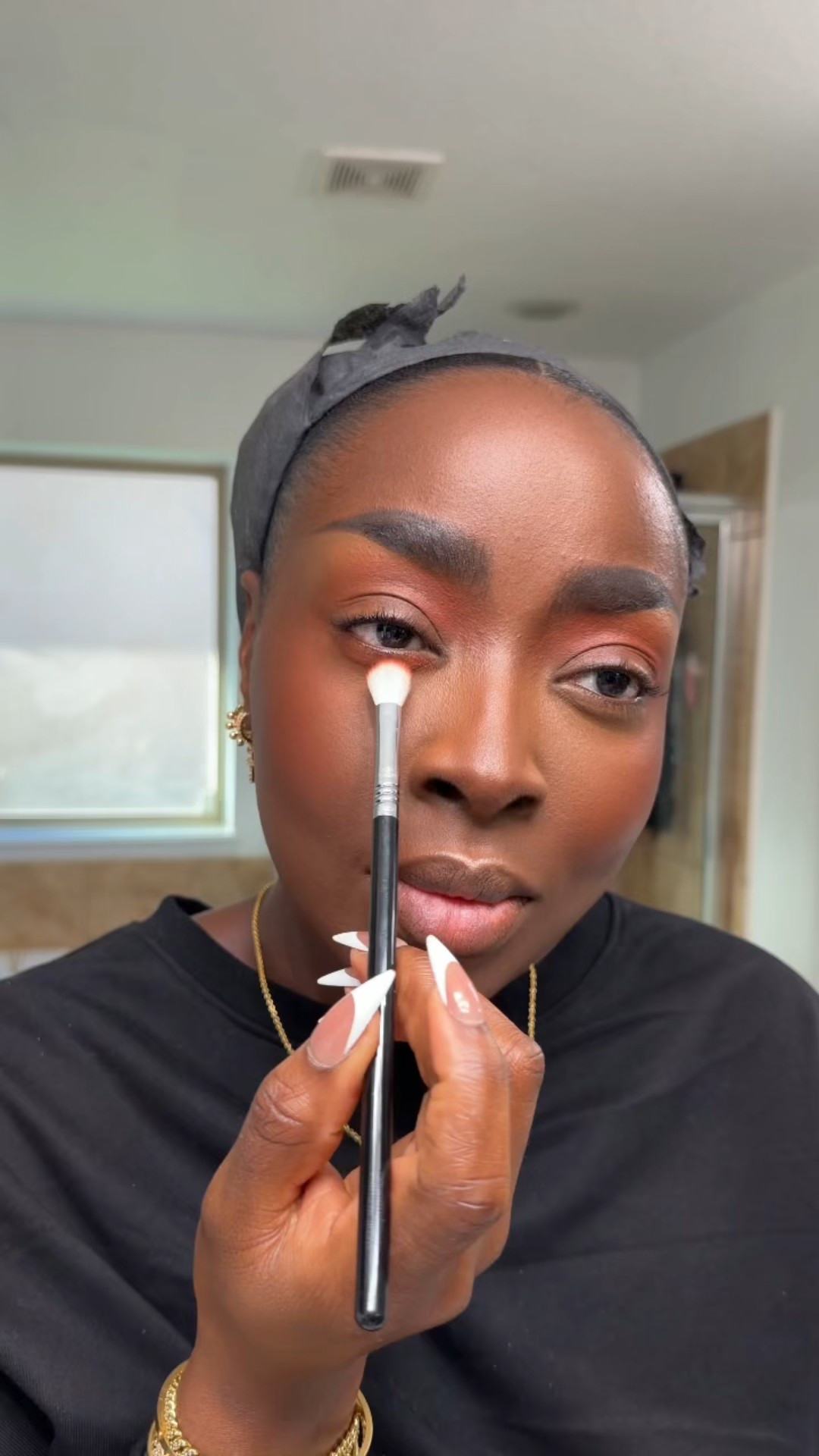 Just keep blending. If you think that you have blended enough, keep on blending! And sidenote, it’s challenging to sing, while keeping my face straight in order to apply the make up correctly.

#LTKBeauty