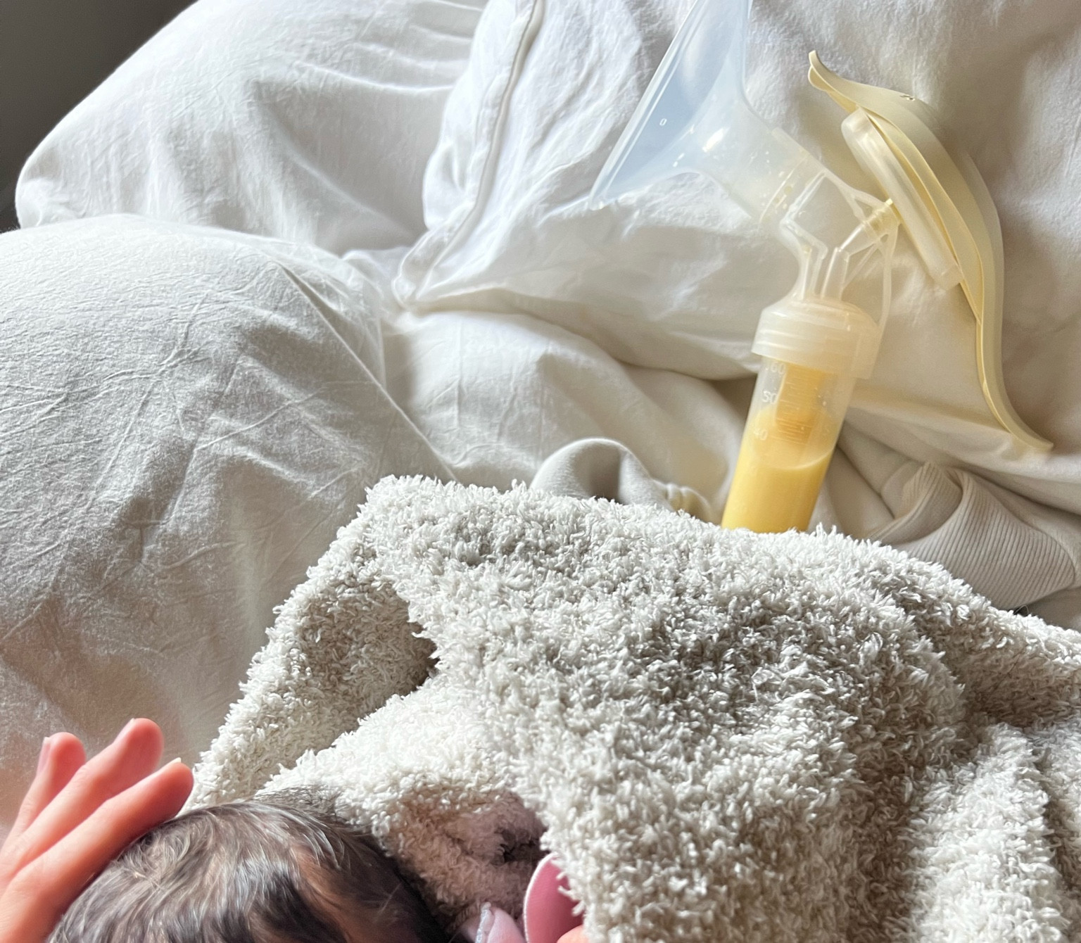 I had a large oversupply while
I was breastfeeding and I was able to donate 10K plus ounces! I really attribute it to this hand pump. I started pumping at 37 weeks (cleared by my doctor) and I would pump with this hand pump after every feeding when my daughter was a newborn! It helped me create a stash for emergencies. That stash ended up going to NICU babies all over! 💛 There is no reason to do this unless you want to create a small stash for yourself. 
I love this hand pump and I would definitely recommend it. It’s also really great for pulling out that sticky colostrum. #breastfeeding #lactation #milksupply 
