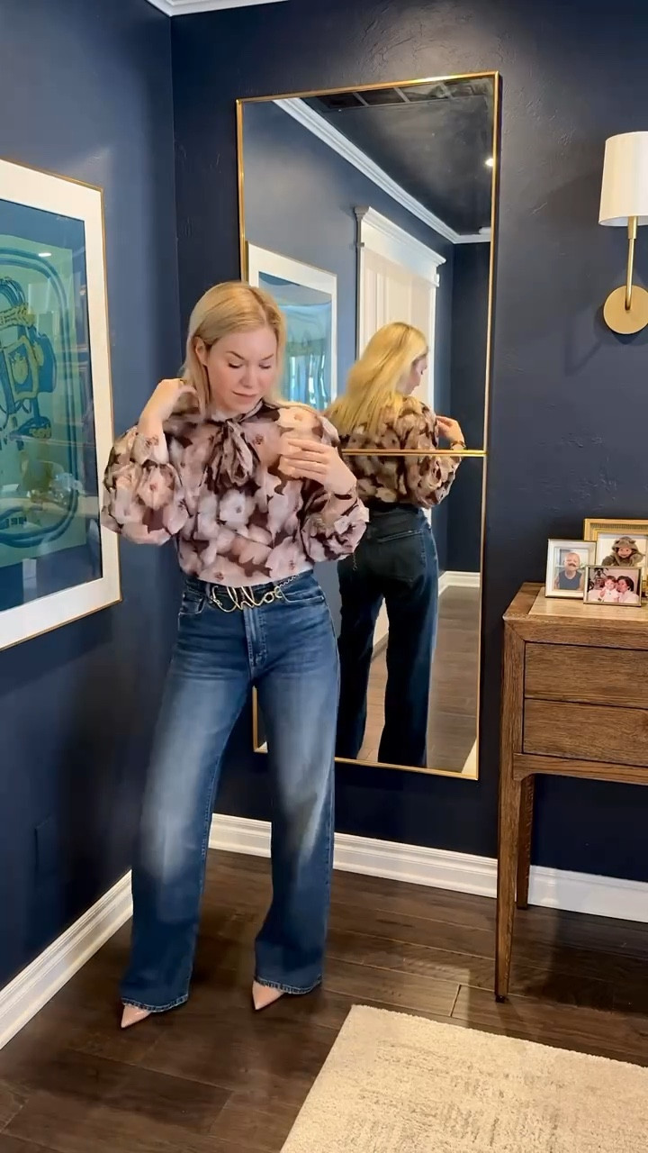 This floral top is so cute and a little cropped BUT perfect for tucking in.


Mother jeans 
Fall outfit 
Chloe belt 

#LTKItBag #LTKStyleTip 

#LTKFindsUnder100 

#LTKSaleAlert #LTKootd #LTKSeasonal