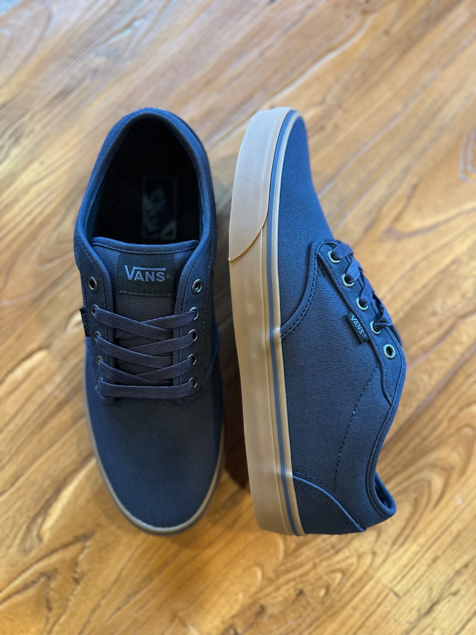 Men’s vans!! My husbands favorite also! 😜
#vans #mensshoes #dsw #like #comment #save #share #follow 