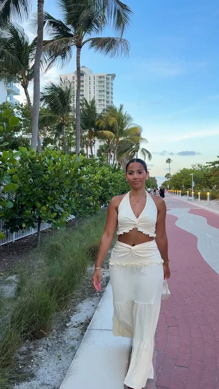 vacation look for dinner 🥥🌴✨🤎

#outfit #ootd #vacationoutfit #outfitideas

#LTKTravel