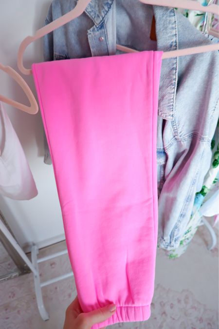Pink sweatpants 


#LTKfindsunder50 #LTKstyletip #LTKtravel