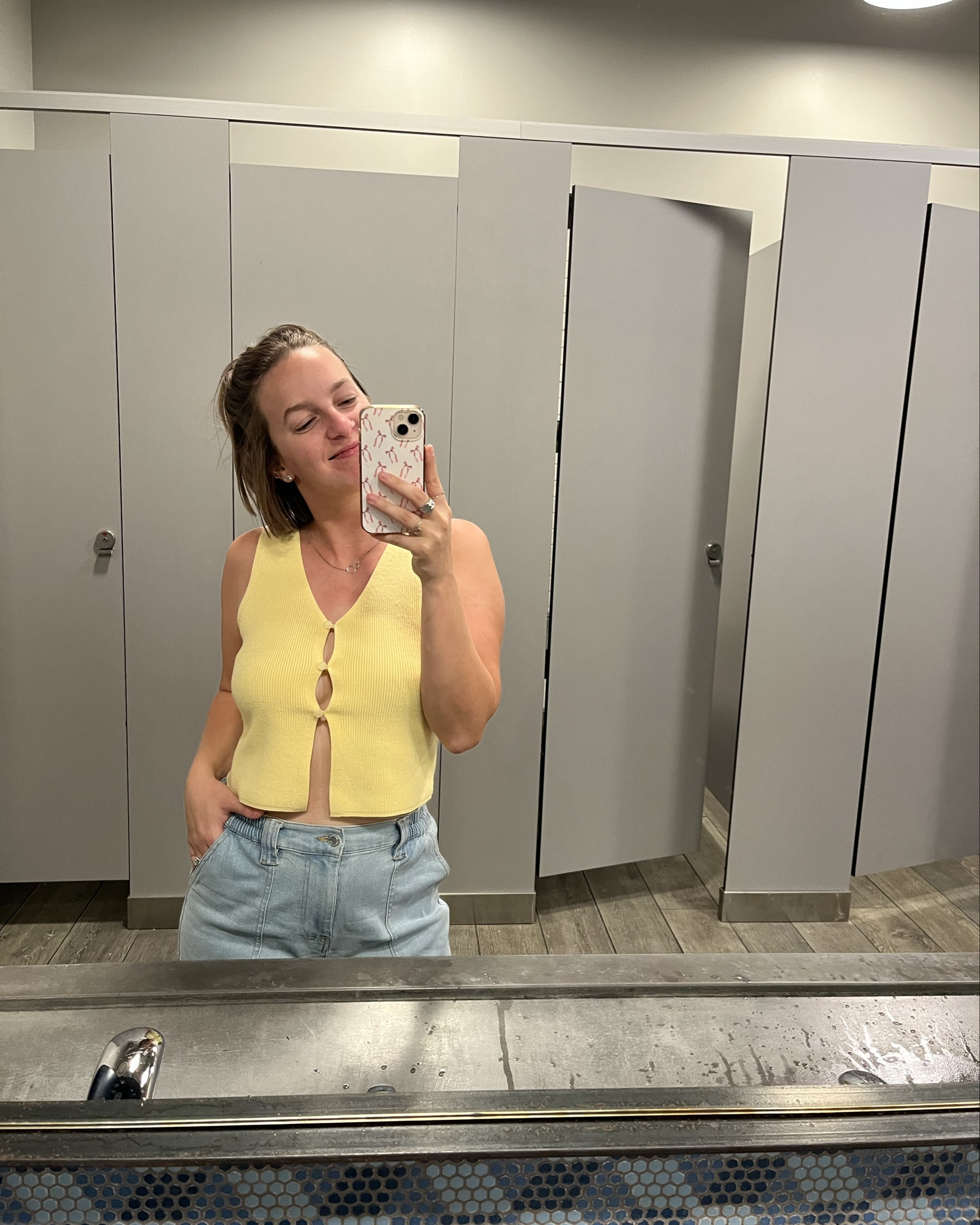 Yellow is the colorrrrr 💛 

 #LTKgrwm #LTKootd #LTKFindsUnder50