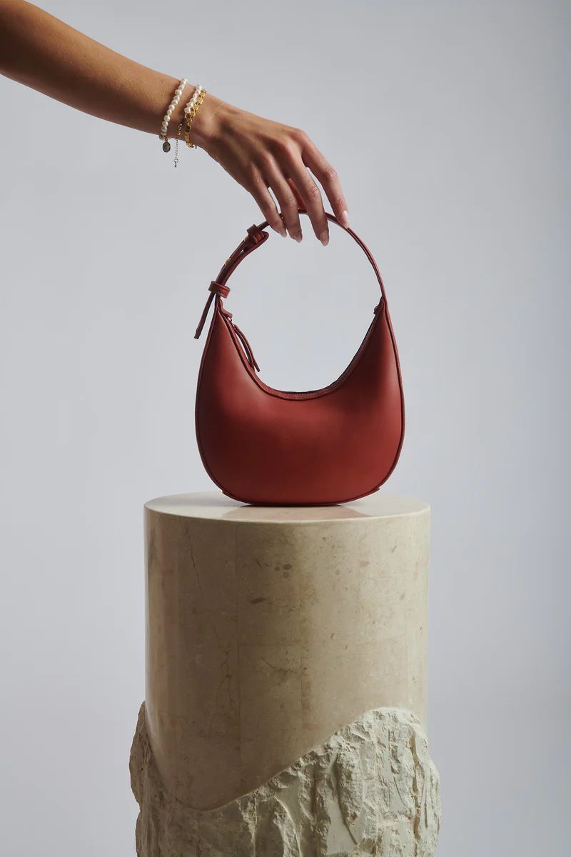 Alayna Curved Handbag - Spice | MESHKI US