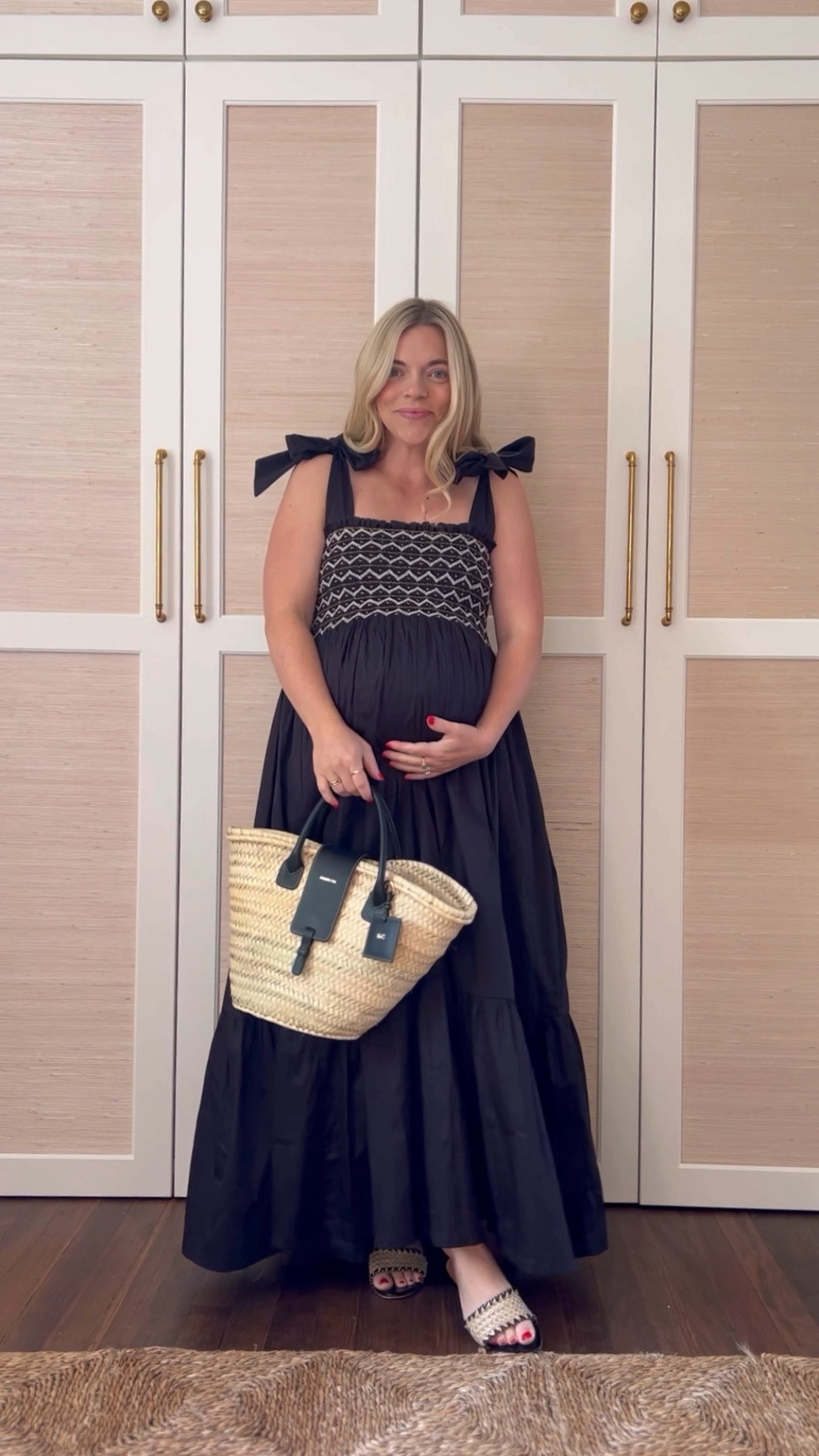 Felt cute 🖤 32 weeks w. this beautiful bump; wearing this oh-so-comfortable non-maternity dress by @smocklondon (but works great for the bump!) + @paris64world handbag (their quality is 🤌🏻)  

#LTKBump