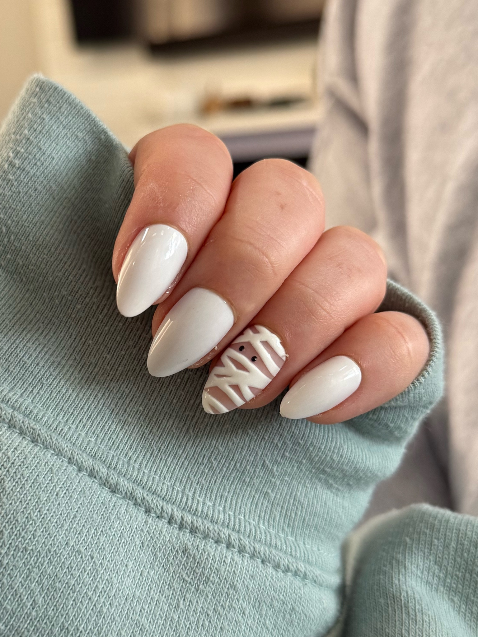 Obsessed with these spooky Halloween press-on’s from Glamnetic! #pressonnails #nails #ltkbeauty #pressons #glamnetic 