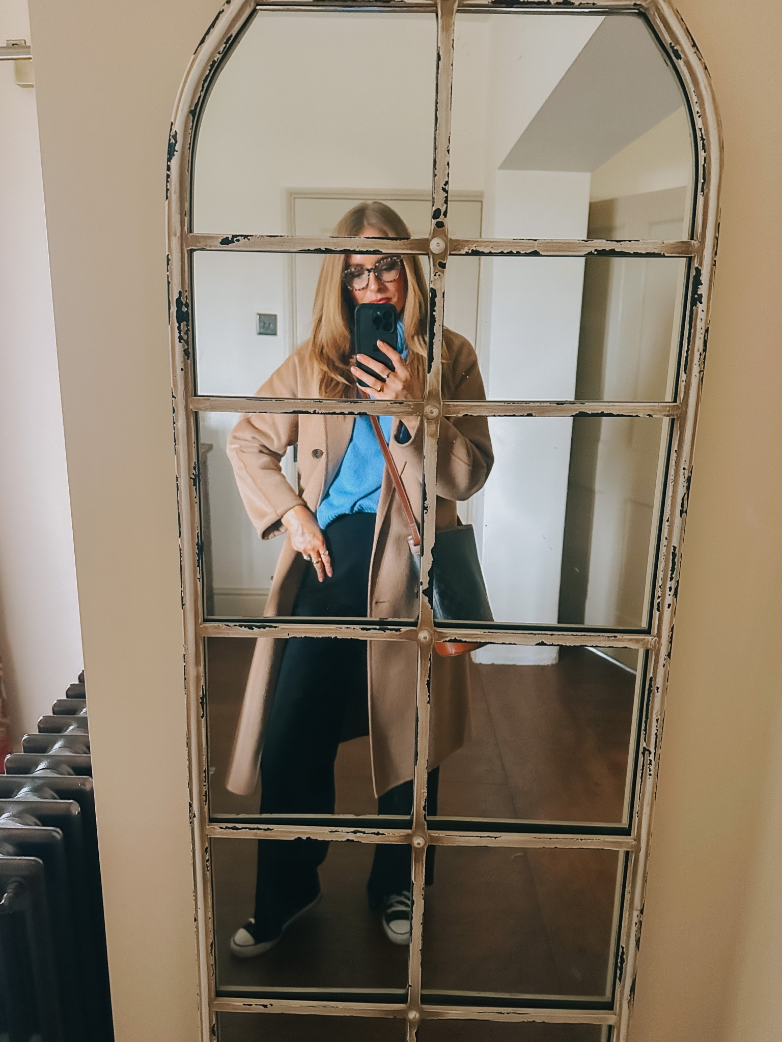 Casual smart outfit trench coat crossover bag converse wide leg trousers 

#LTKeurope #LTKshoecrush