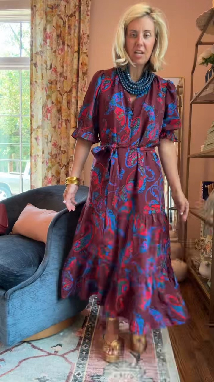 Gorgeous color combo in this dress!! I’m in xs dress and 8 heels tts.