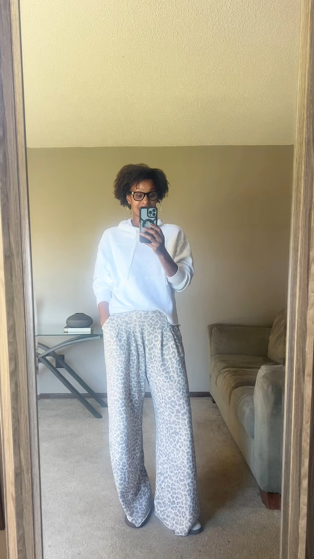 These @Aerie street trousers are a comfortable pant to have this fall season. I do think the girlie who has a little more bottom will find these fit a bit better because of the pleat in the back.
