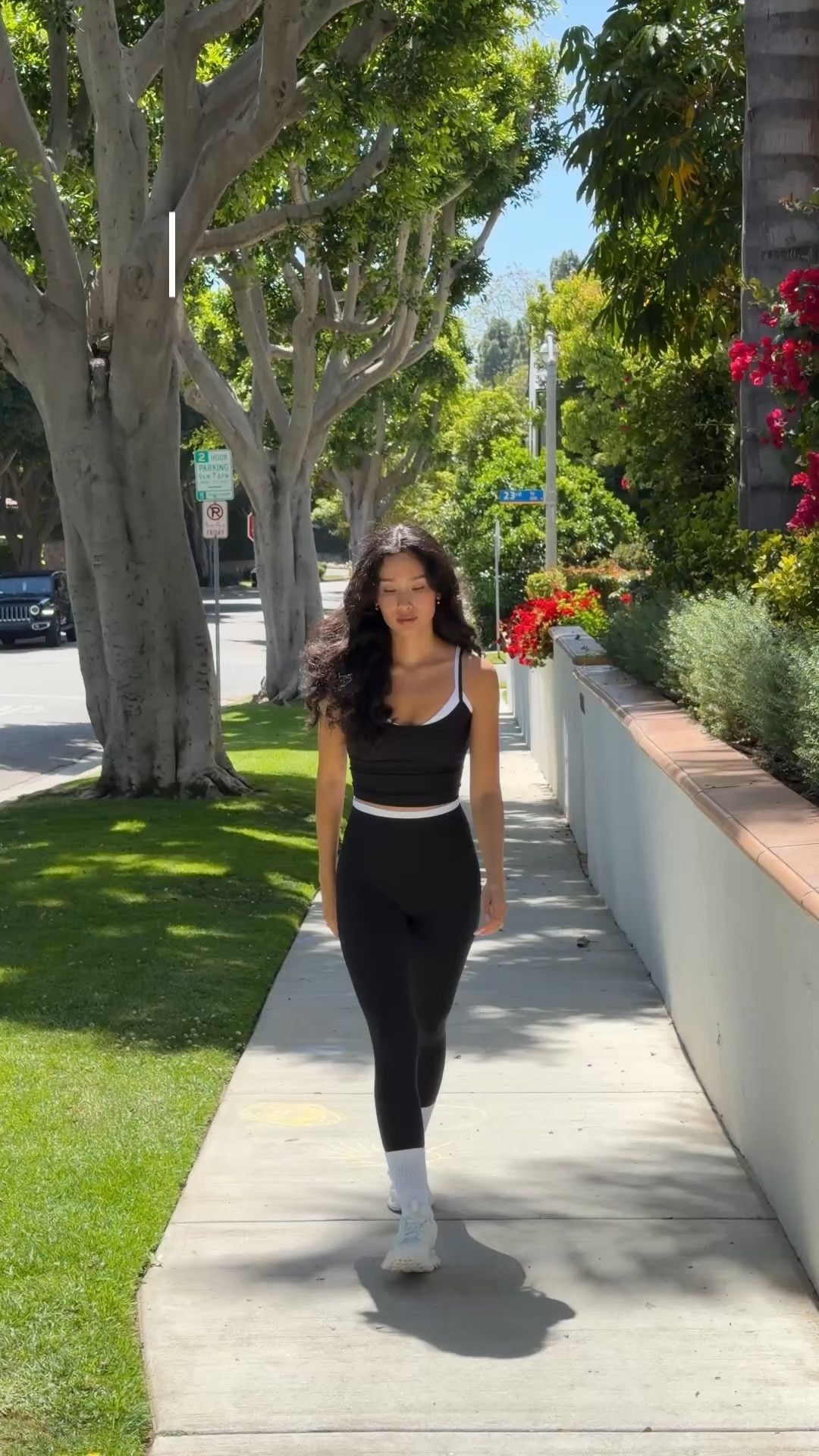 #abercrombiepartner an ideal morning: movement, farmers market & matcha all in @abercrombie ybp set ☁️🤍 #morningroutine #morningvlog 

#LTKfitnessgoals