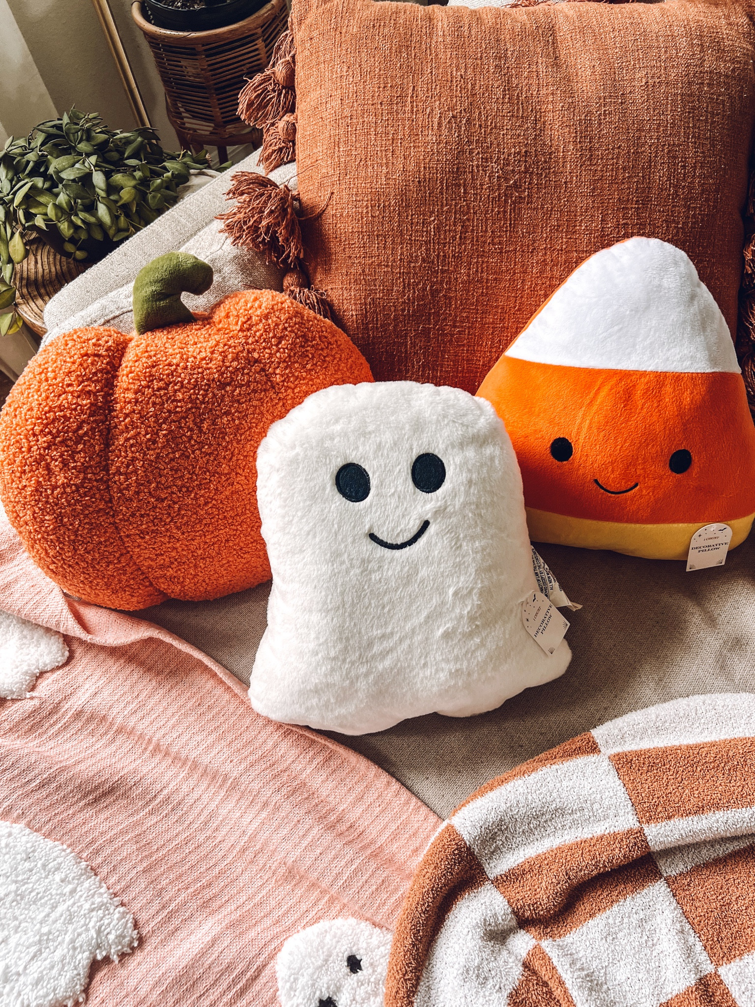 Target dollarspot Pillows $5

#LTKSeasonal #LTKStyleTip #LTKHome