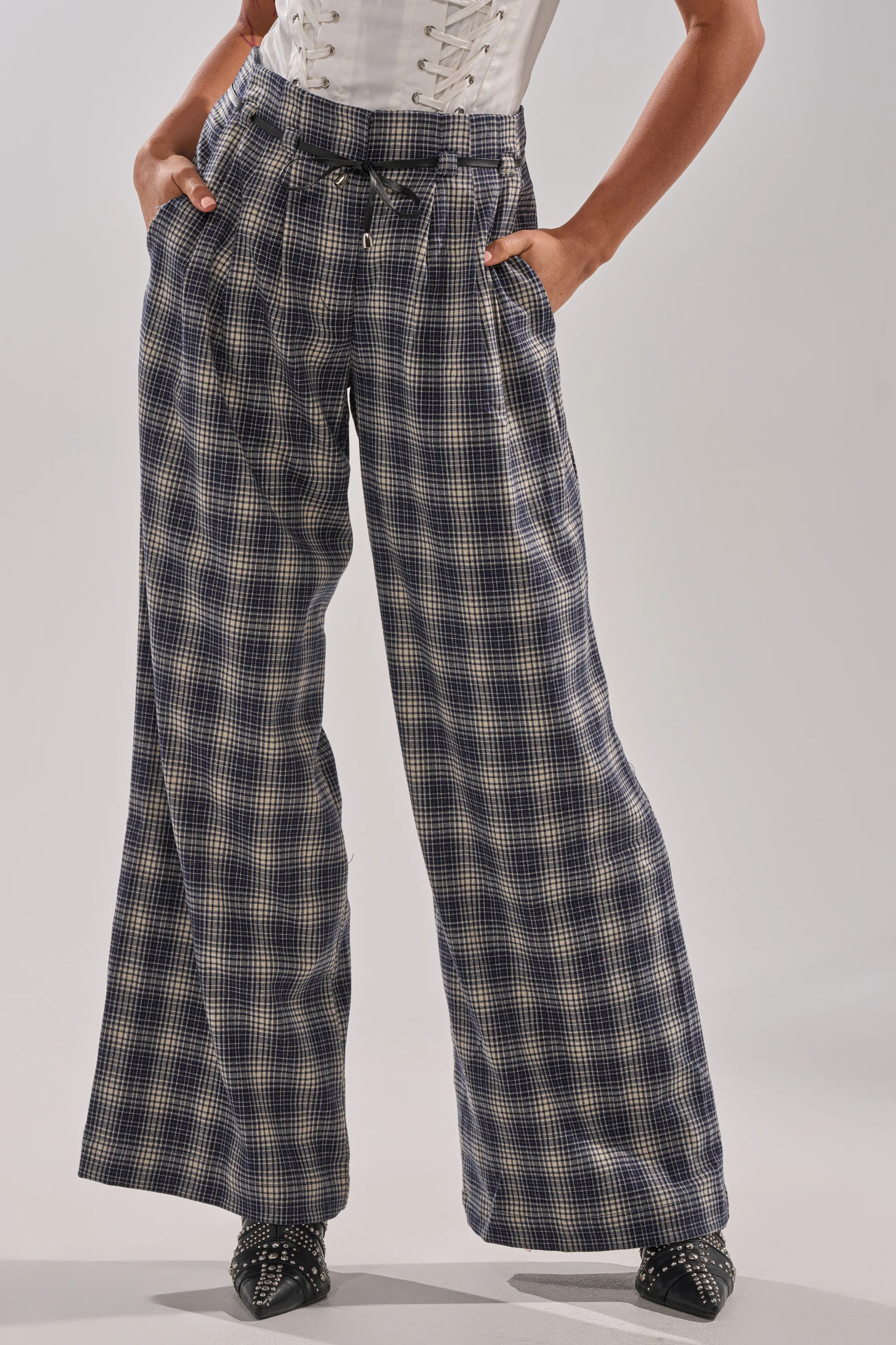 JANE PLAID TROUSER | AKIRA