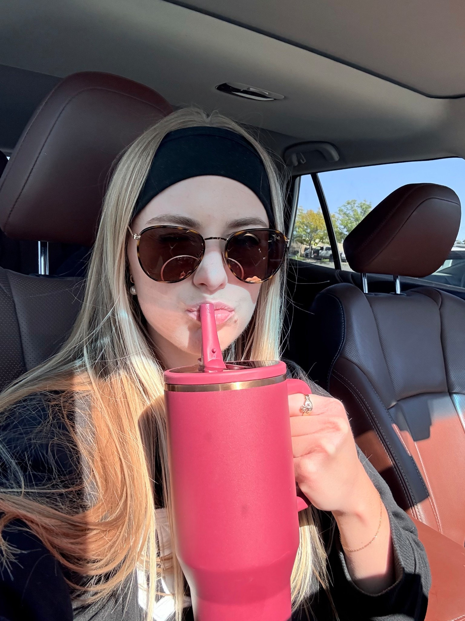 New hydrojug in Merlot ♥️!!! Even the straw is maroon I love it. 



#LTKSeasonal