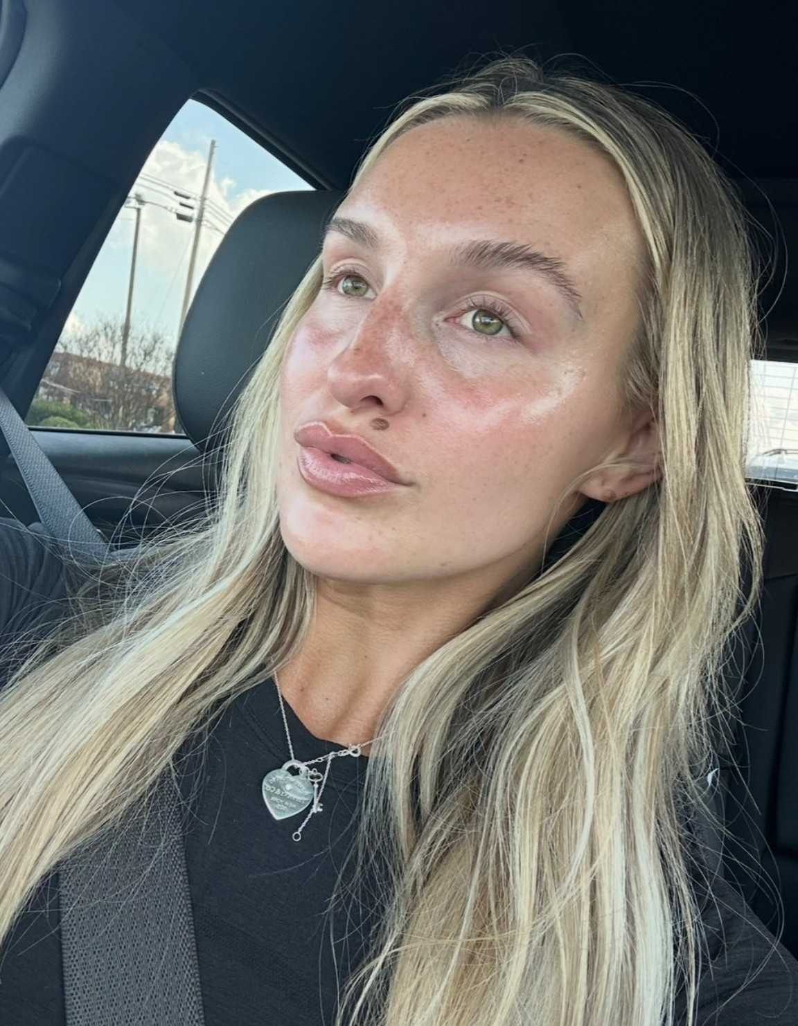 The glowiest skincare routine ✨

#LTKmorningroutine #LTKgrwm