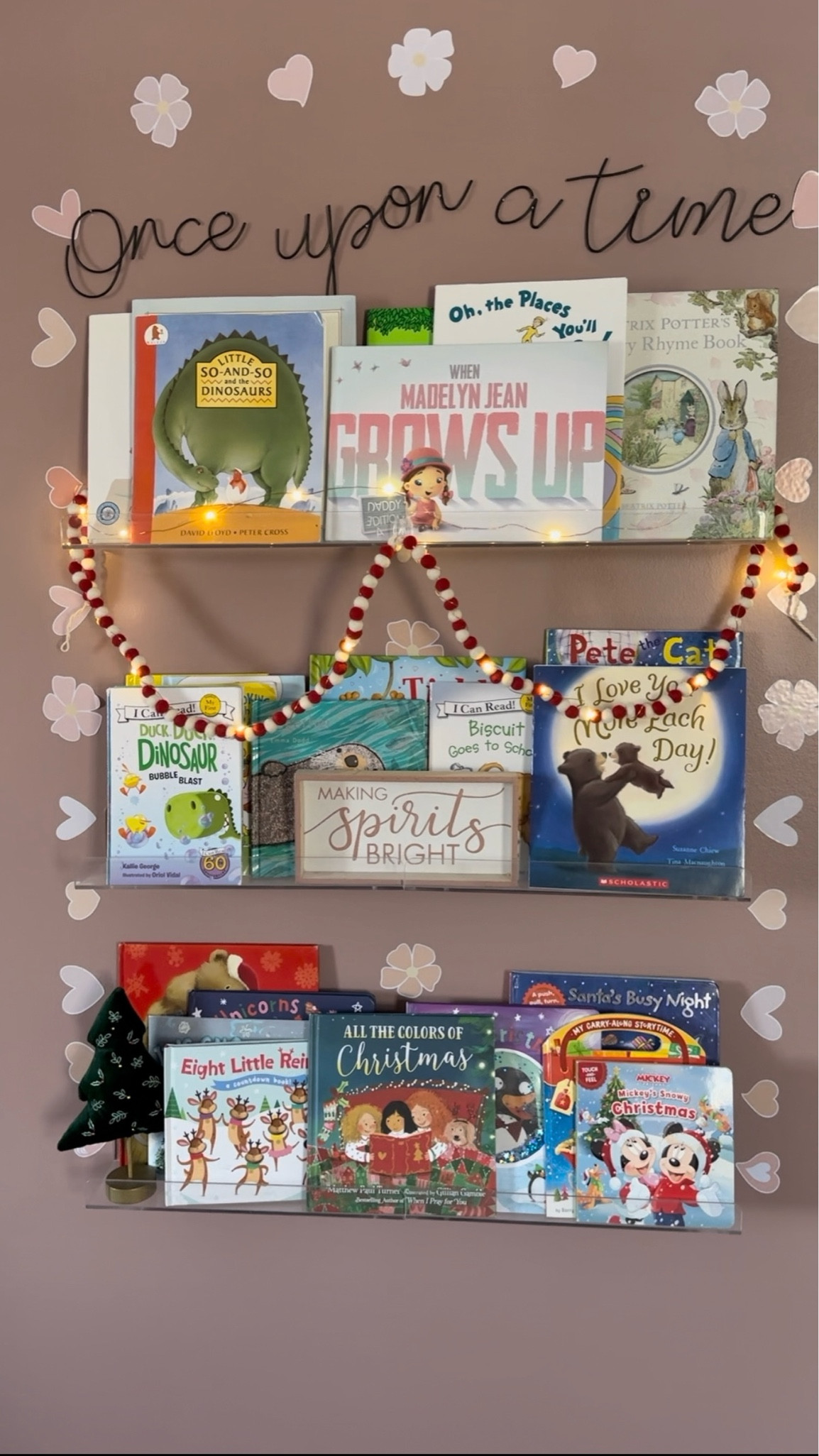 Maddy’s book shelf area! I love how it displays all of her favorite books and we change out the bottom shelf for each season! 

UndeniablyElyse.com

Kids room, toddler girls room, big girl room, bookshelf idea, bookshelf decor, Christmas decor, twinkling lights, Christmas felt garland, wall stickers, once upon a time

#LTKSeasonal #LTKkids #LTKhome
