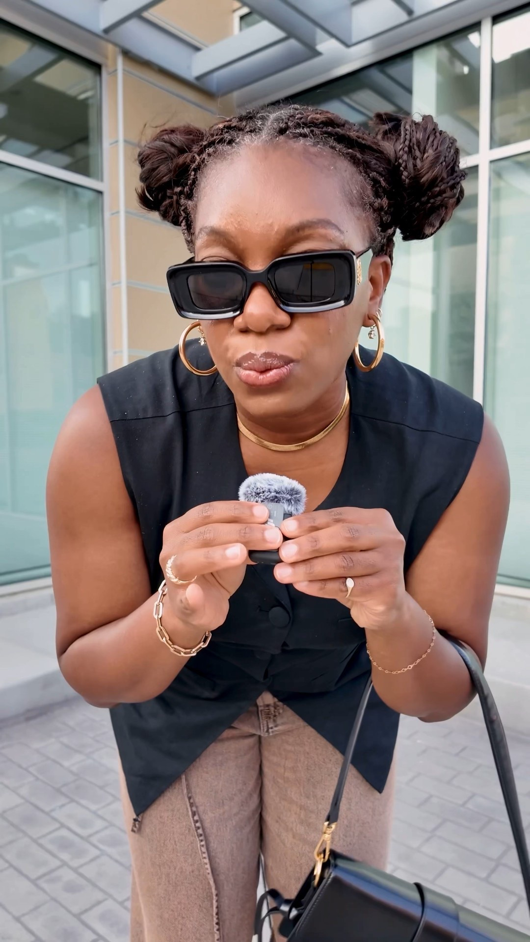 Same look that I wore a few days ago but styled slightly differently with a black linen vest. The way these jeans are gonna be on repeat this fall, it’s not even funny 😂

#LTKFindsUnder100 #LTKSeasonal #LTKStyleTip