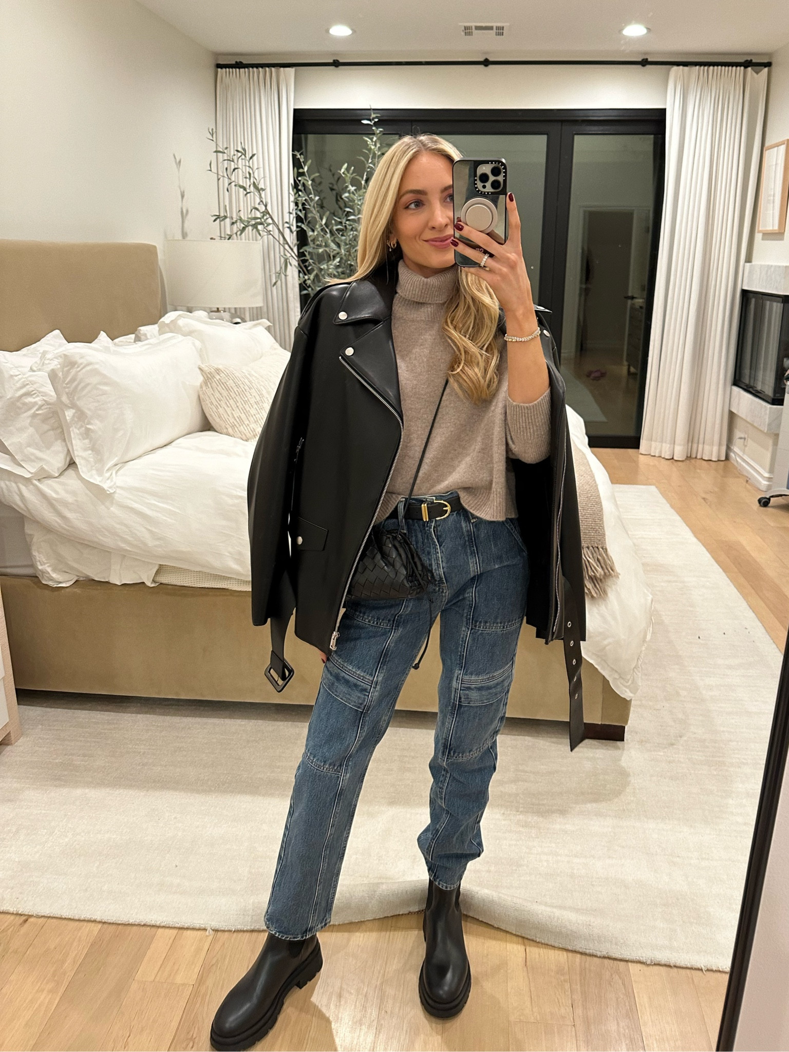 Heading to the John Mayer concert tonight! Wearing a cashmere turtleneck, oversized leather jacket and these new Agolde cargo jeans I just unboxed. Grabbed a pair of black lug boots to be comfortable walking 

Sizes worn here:
Jacket S/M
Sweater XS (TTS)
Jeans 23 (TRS)
Boots 40 (TTS, I size up in boots)