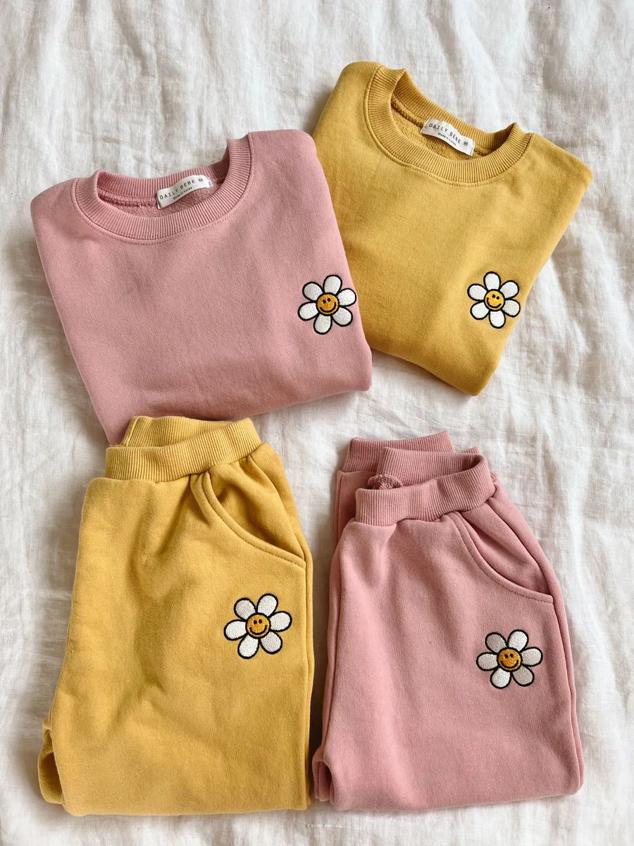 Happy Smile Daisy Sweatshirt + Sweatpants set / Yellow | Sun Peony Coconut