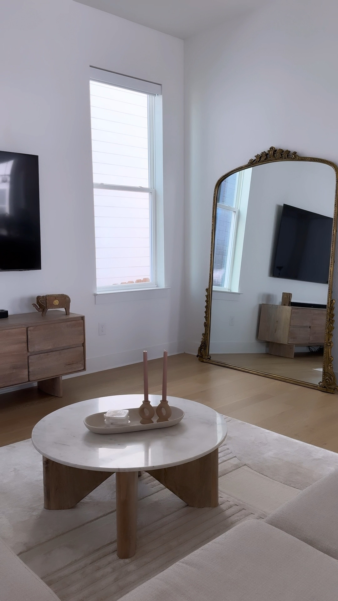 Coffee table decor 

#LTKhome #LTKstyletip #LTKSeasonal