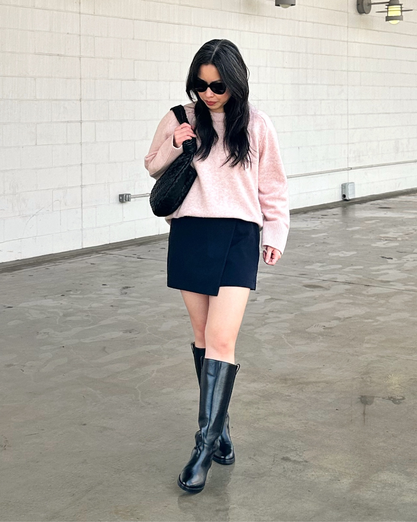 #OOTD oversized sweater (size S) + mini skort (size S) + knee high boots 🔥 {02.17.25}

mini skort, knee high boots, sezane bridget boots 

#LTKOver40