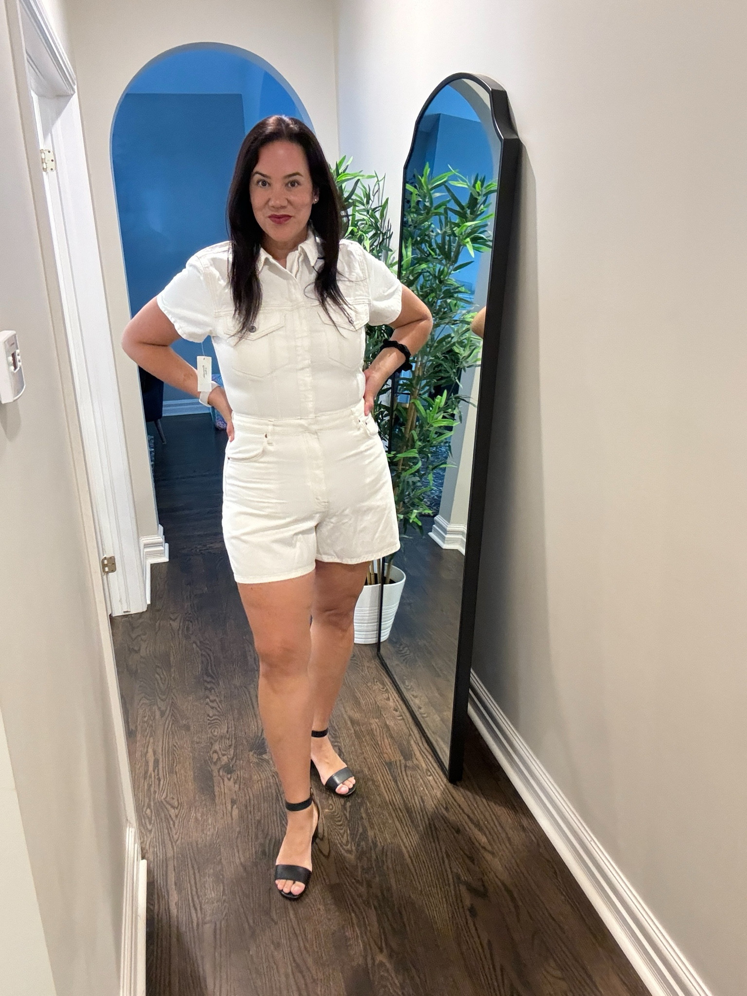 Midsized one piece denim romper - I would size up in this - wearing a large in photo 
For more size 14/16 outfits, follow @mommyis_losingit

Comment LINK to have sizes and details dmed right to you!

Midsize style, Plus Size, midsize mom, Plus Size Mom, curvy outfits, size 14 style, size 16 plus size outfit instpration midsize outfit inspiration

If you have any questions, don't hesitate to DM me again 

xo

Amanda


